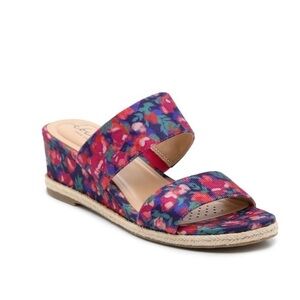 NEW IN BOX Abella “Shayla” Floral Sandals. Women’s Size 9.5M